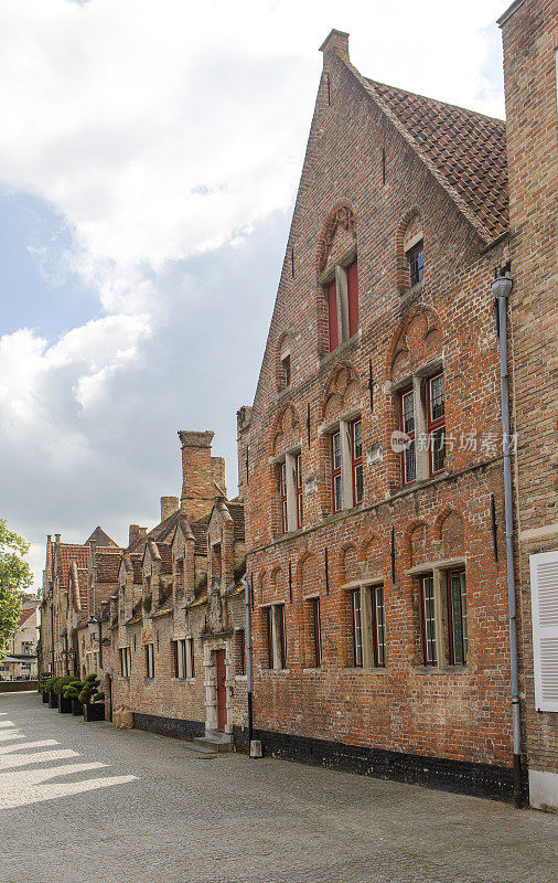 比利时布鲁日的哥特式老建筑街道