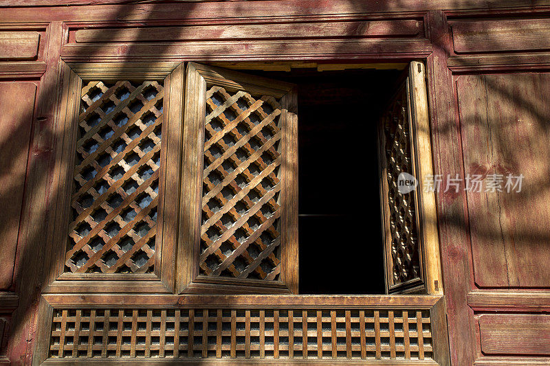 中国传统木雕窗