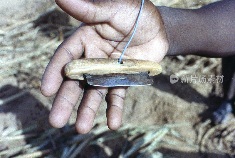 特写农民切割和收获工具布基纳法索西非