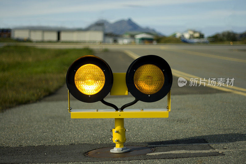 黄色跑道等待灯-左转
