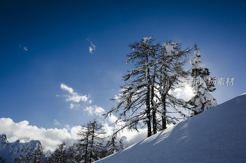 山区的冬季景观