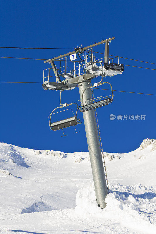 大型滑雪升降柱