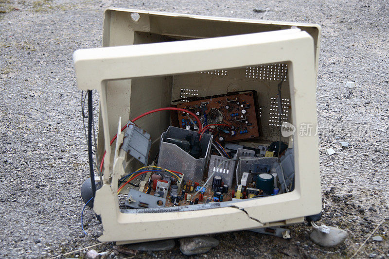 废弃的电脑屏幕