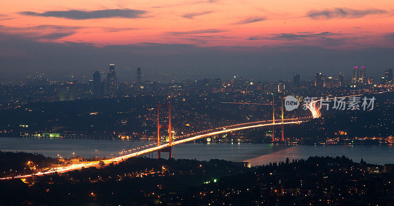 博斯普鲁斯大桥夜景