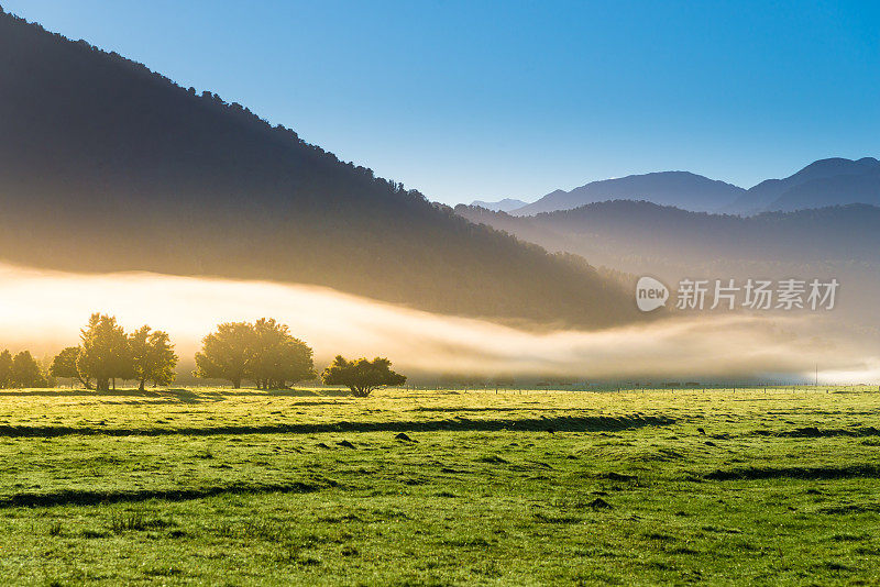 新西兰马锡森湖的库克山