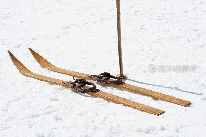 复古的滑雪设备