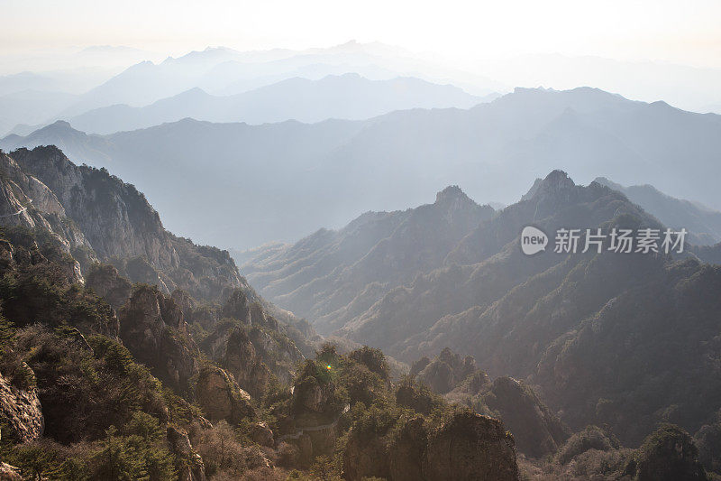 山太阳光