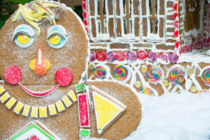 姜饼屋和姜饼人-一个圣诞村的装饰
