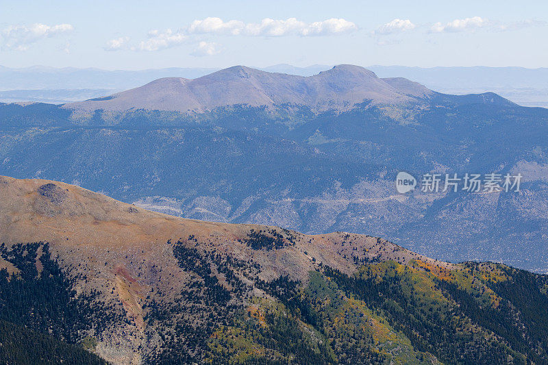 科罗拉多耶鲁山的高山秋景