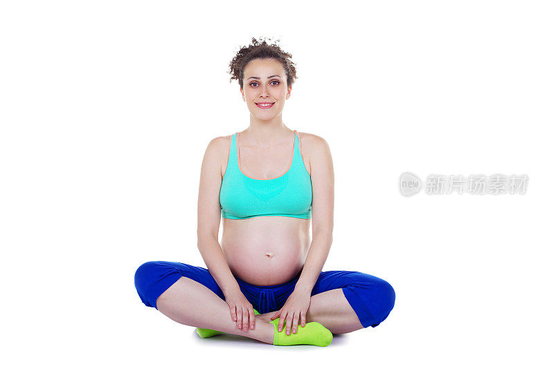 漂亮孕妇在锻炼身体