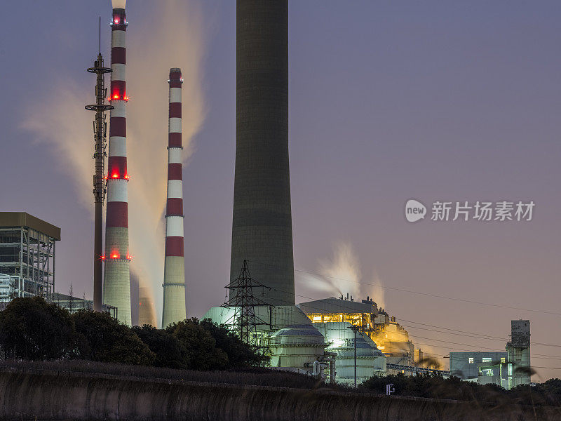 夜间燃料储存区和发电厂