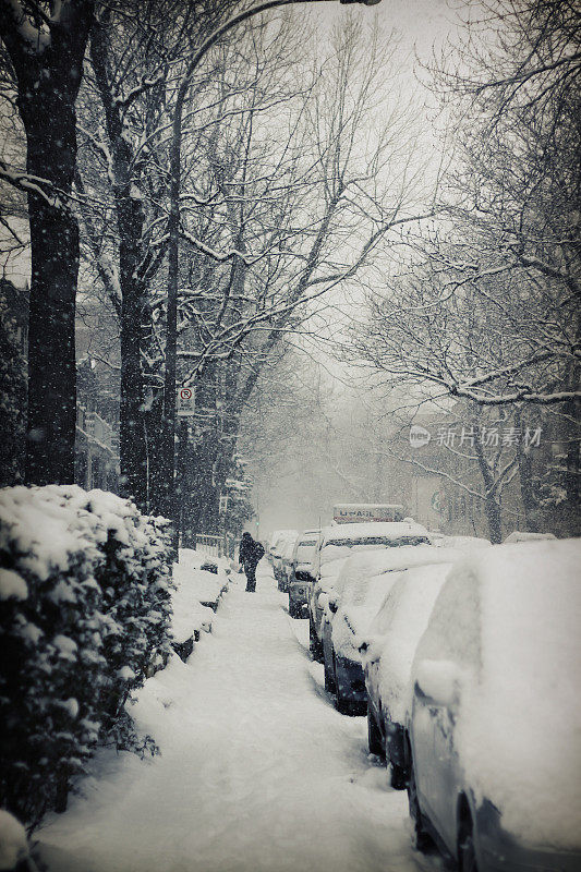 白雪皑皑的街景