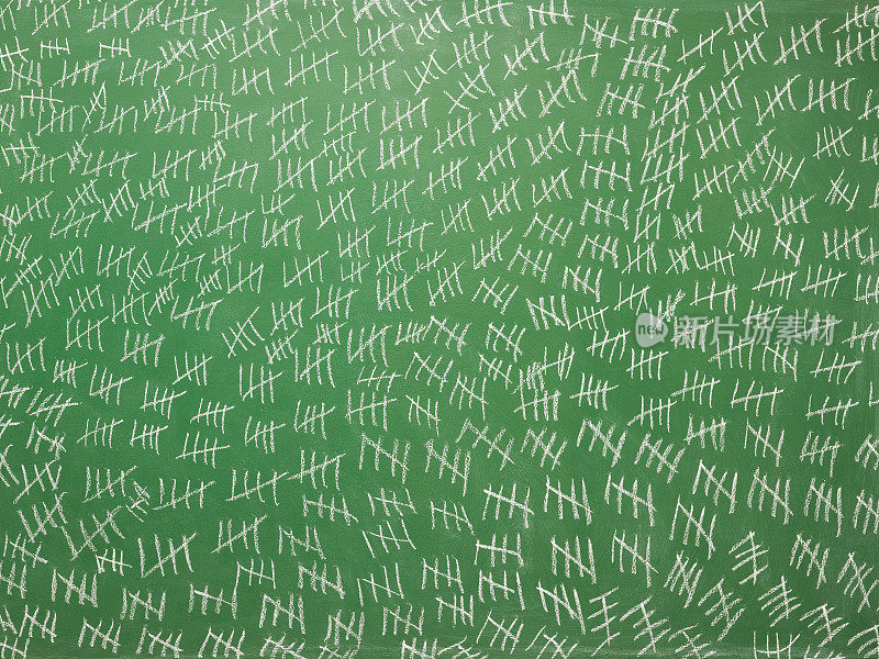 写在绿色黑板上的计数