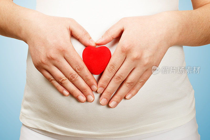 孕妇的肚子呈心形