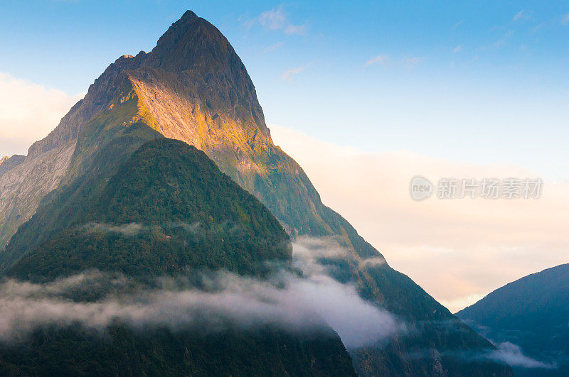 米尔福德海湾。新西兰峡湾国家公园