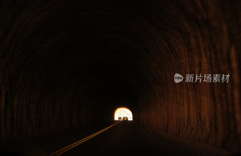 人造隧道尽头的光