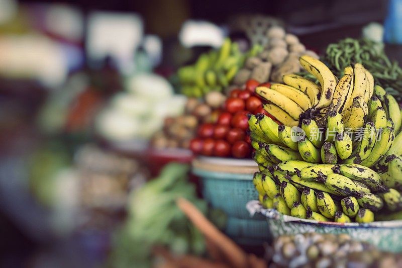 印尼巴厘岛的露天水果市场。