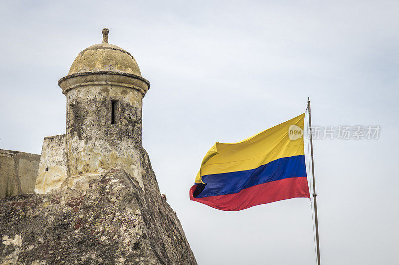 哥伦比亚国旗和堡垒塔