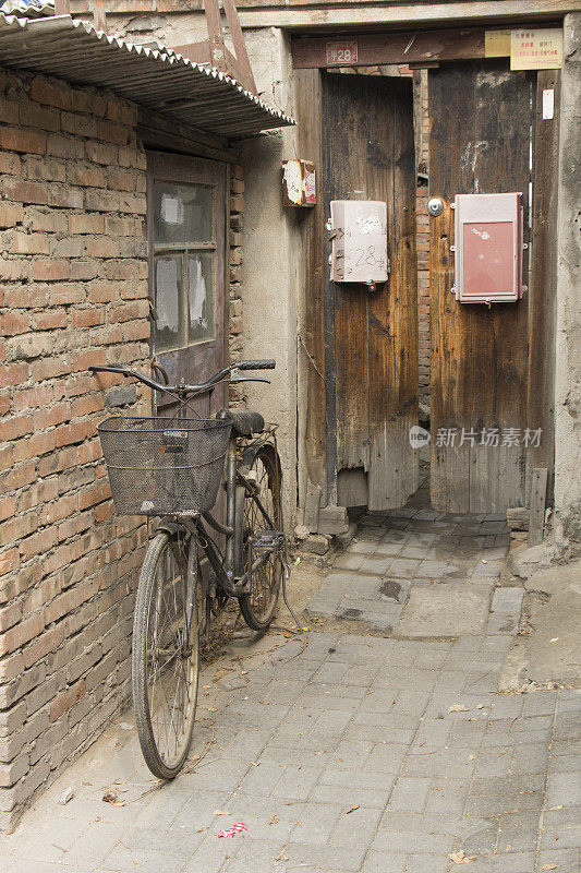 北京胡同里的旧自行车