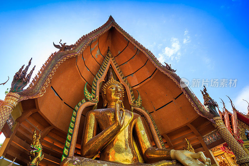泰国寺庙里的佛像。泰国北碧府的