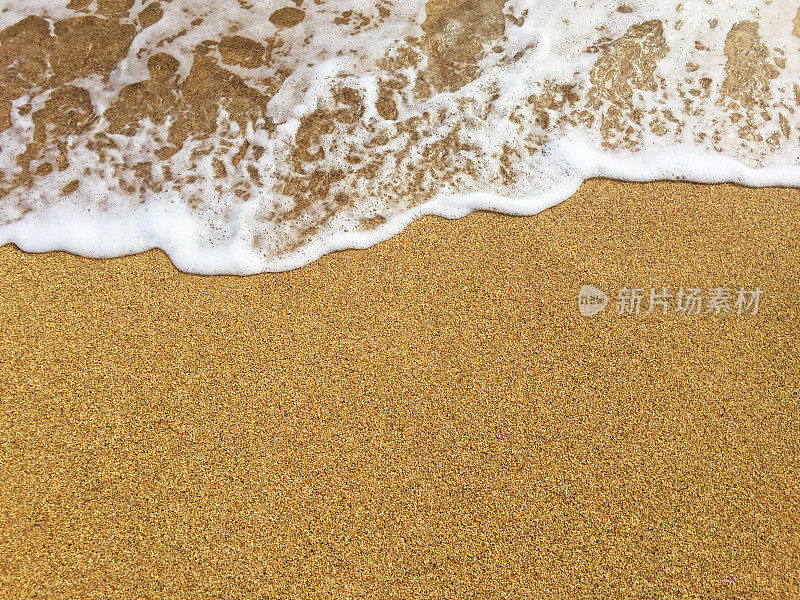 夏威夷海滩上的金色沙滩和浪花