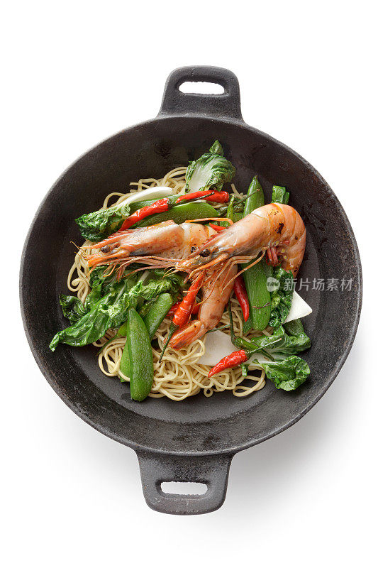 亚洲食物:炒虾和面条孤立的白色背景