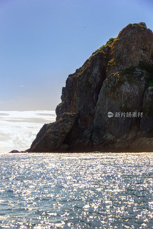 费尔南多・迪诺罗尼亚拥有大海、高山和天空，令人惊叹的风景。