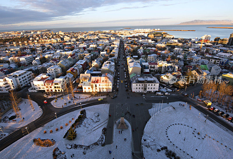 雷克雅未克鸟瞰图，冰岛。从Hallgrimskirkja教堂塔楼俯瞰雷克雅未克市中心。