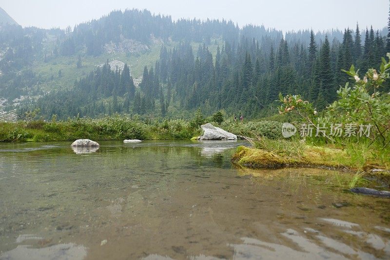 冰川山涧