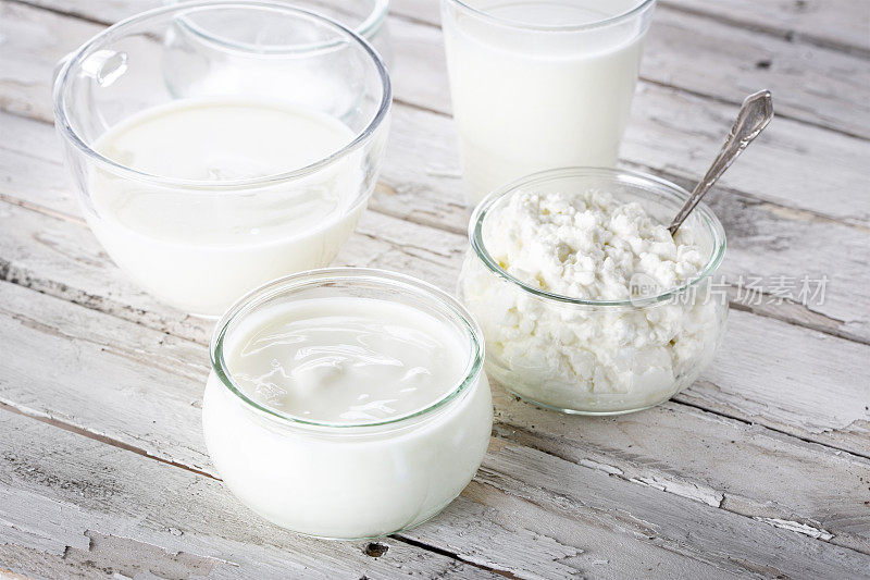 乳制品-牛奶，酸奶和白软干酪