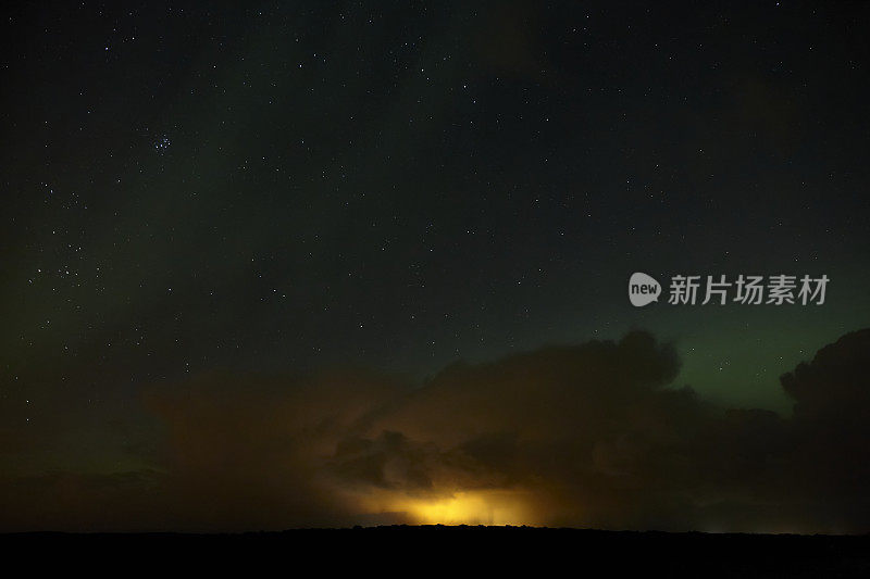 冰岛南部的夜空北极光