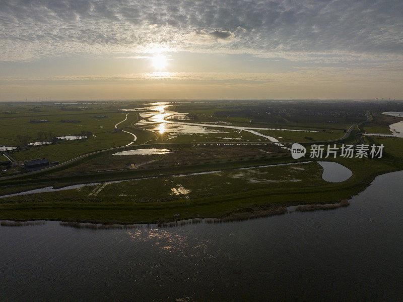 IJssel和Reevediep春季日落全景鸟瞰图