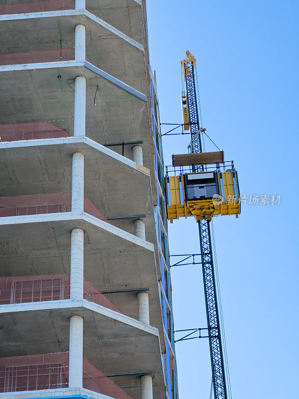 用起重机建造建筑物