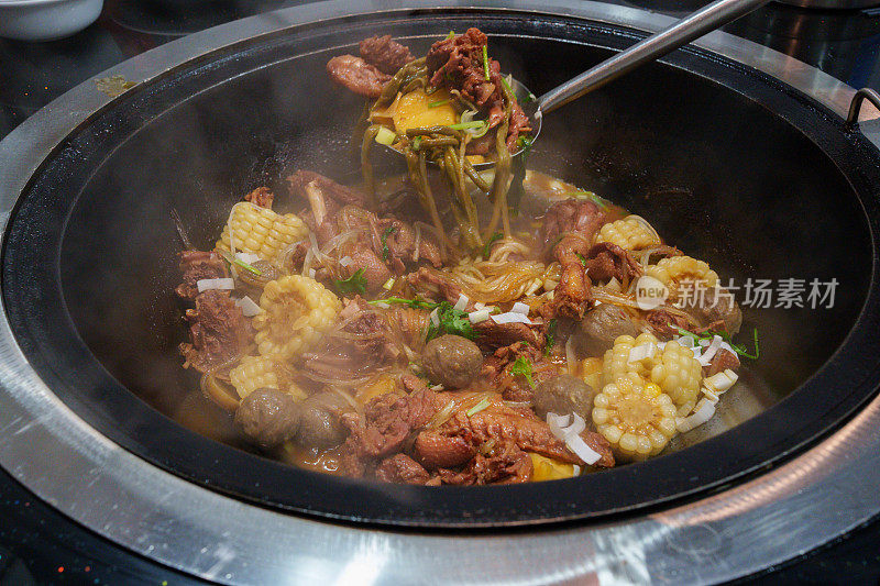 铁锅炖鹅，中国菜