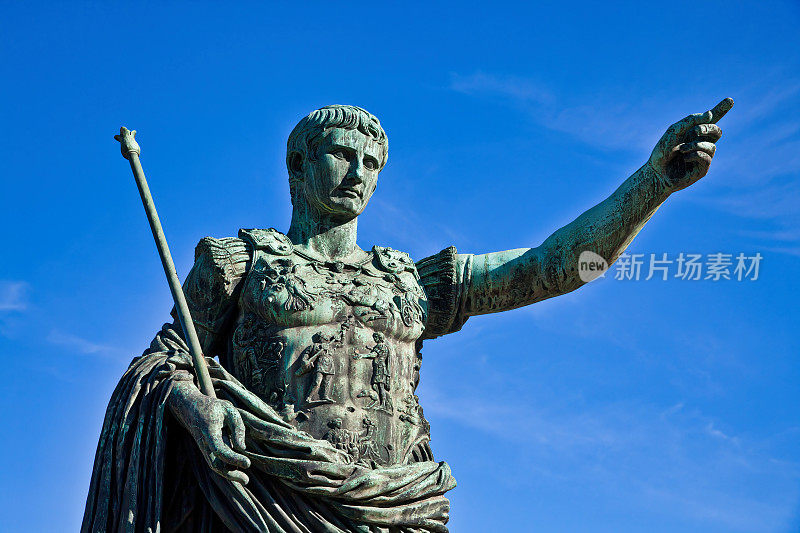 凯撒大帝，意大利罗马的古代雕像。领导力的概念，个人成长，个人发展