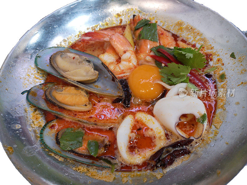 泰国汤冬阴功配海鲜。
泰国菜融合风格辣和辣好好吃