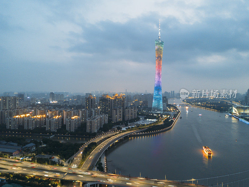 广州的城市景观，中国在蓝色小时-空中
