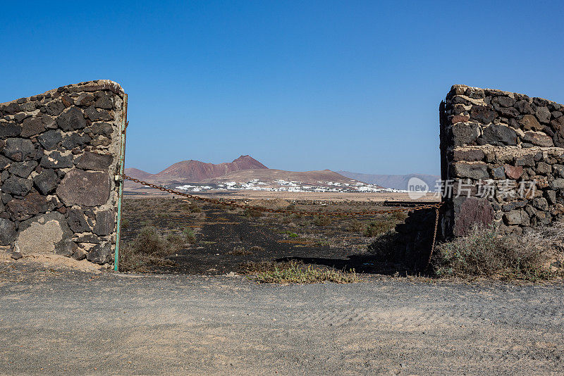 兰萨罗特岛火山加那利岛上的农场入口