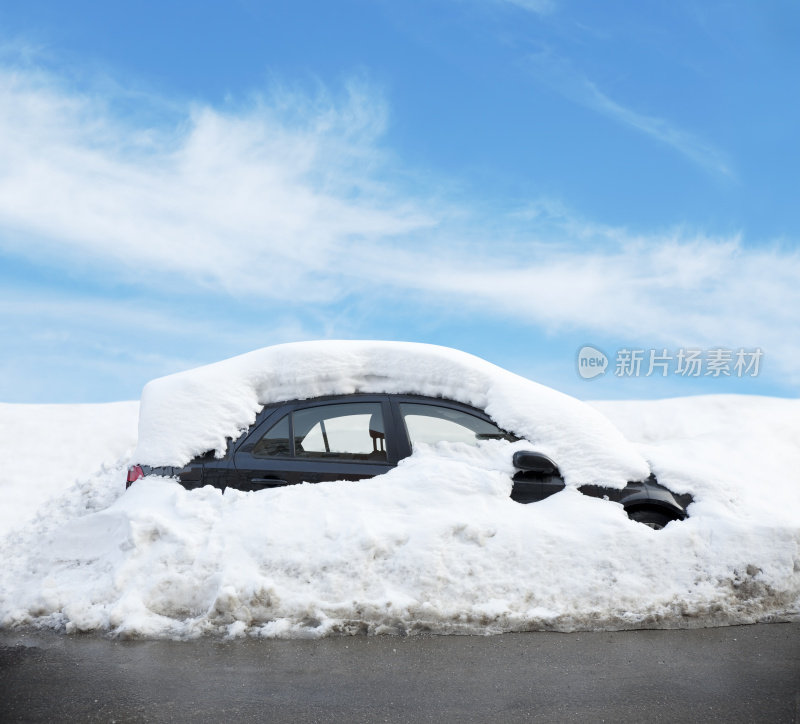 被雪覆盖的汽车