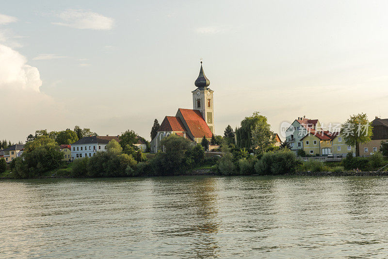 奥地利格雷因附近的一个小村庄，靠近多瑙河