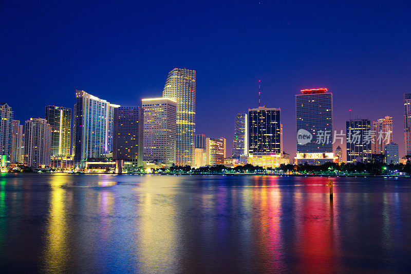 迈阿密市区夜间天际线