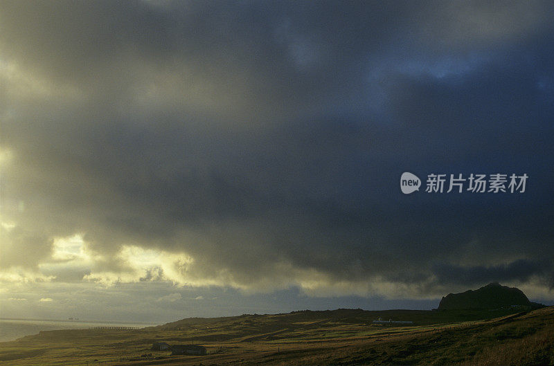 暴风雨后的冰岛威斯特曼群岛