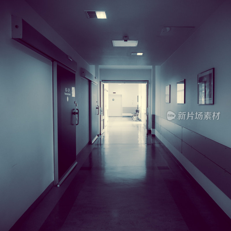 医院的走廊。