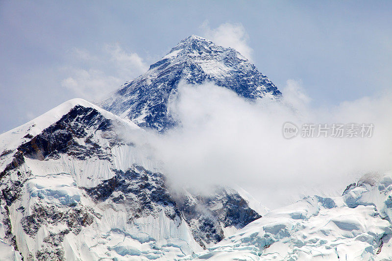 从卡拉帕特尔看到珠穆朗玛峰的顶部