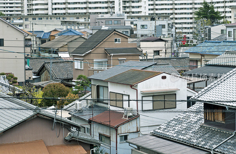 大阪居民区的电力线