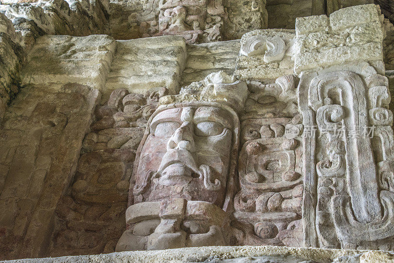 寺庙的面具