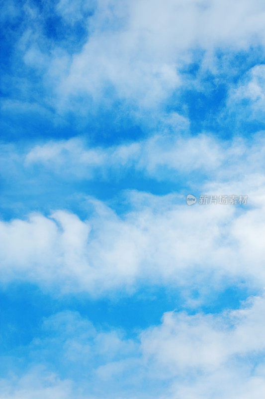 蓝色天空中的云——高分辨率5000万像素
