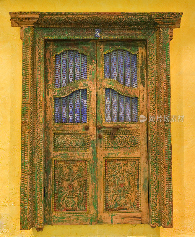 古董印度尼西亚木制装饰的门户