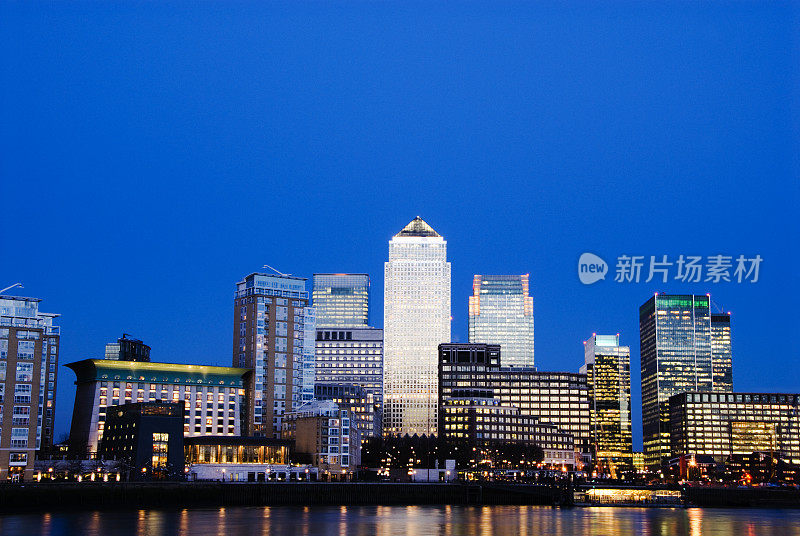 英国伦敦金丝雀码头城市夜景