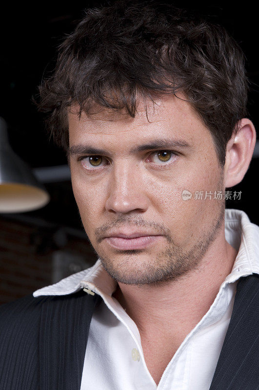 英俊男子面部毛发